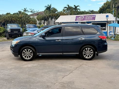 Used 2013 Nissan Pathfinder SV w/ Trailer Tow Pkg FWD image 4