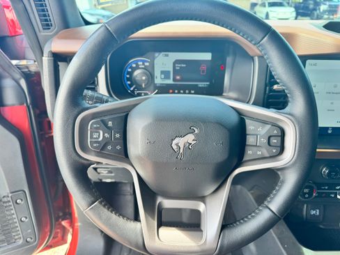 Used 2024 Ford Bronco Outer Banks image 11