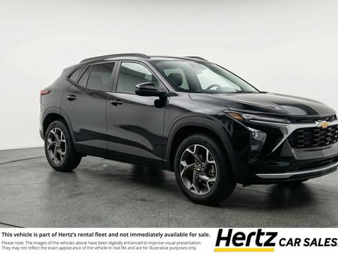 Used 2025 Chevrolet Trax LT image 1
