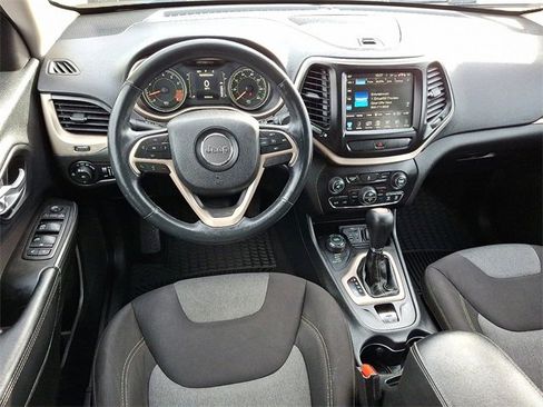 Used 2014 Jeep Cherokee Latitude w/ Comfort/Convenience Group image 2