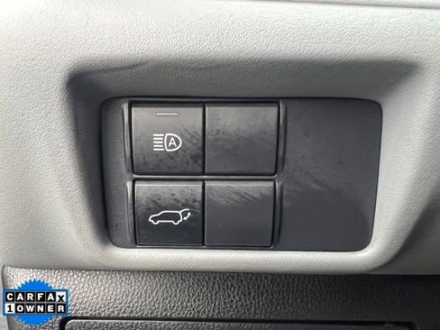Used 2021 Toyota Highlander XLE AWD/4WD image 25