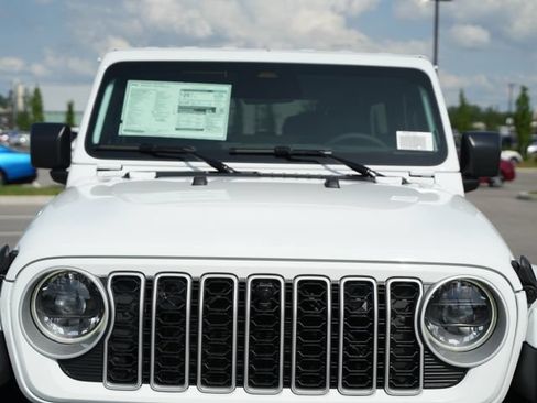 New 2026 Jeep Wrangler Unlimited Sahara AWD/4WD image 39