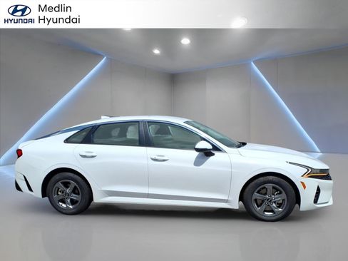 Used 2023 Kia K5 LXS FWD image 2