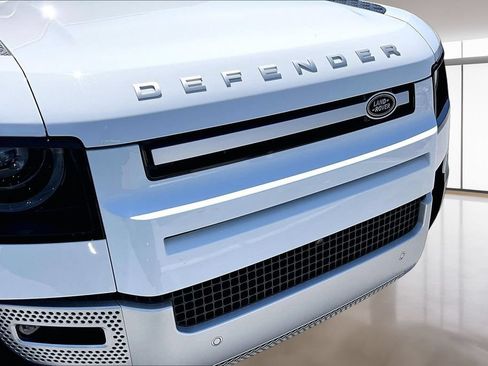Certified 2023 Land Rover Defender 110 SE AWD/4WD image 31