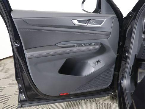 Used 2025 Volkswagen Atlas Cross Sport SEL Premium R-Line image 40