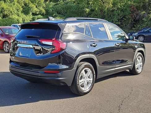 Certified 2022 GMC Terrain SLE w/ Driver Convenience Package image 6