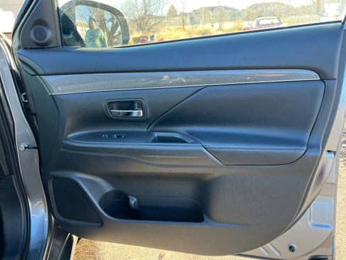 Used 2020 Mitsubishi Outlander SEL image 17