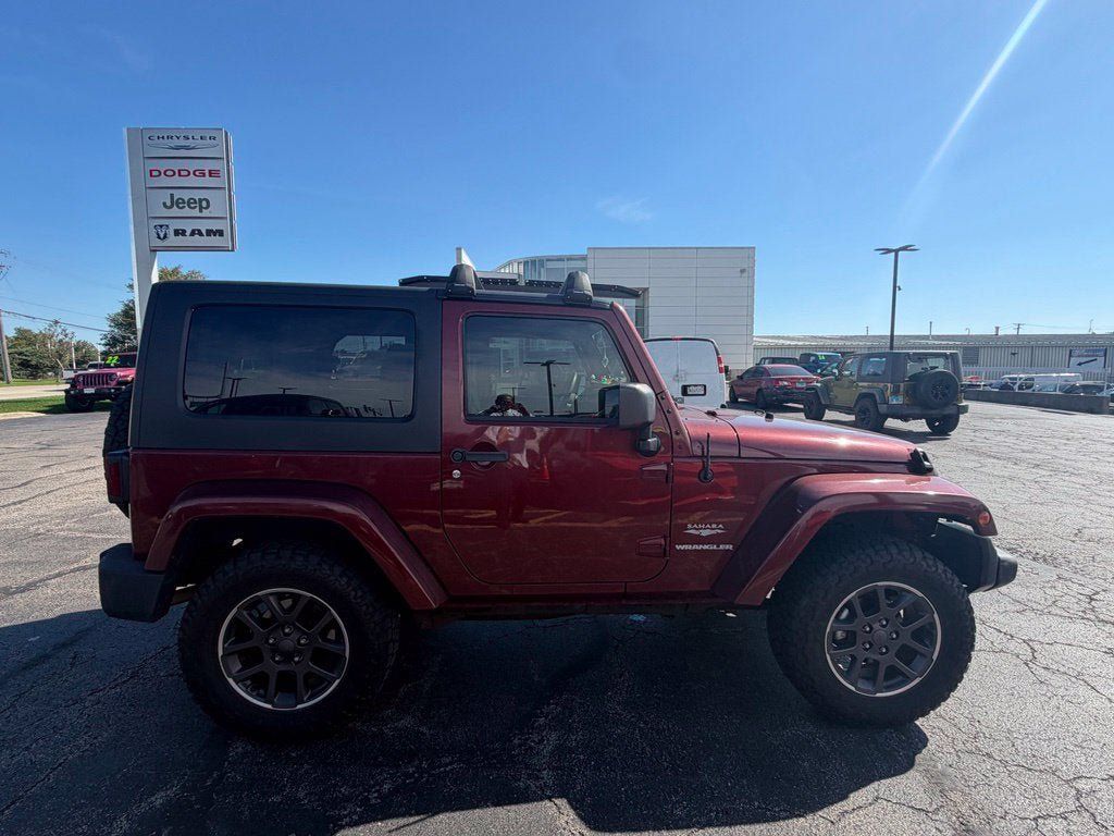Used 2010 Jeep Wrangler Sahara w/ Dual Top Group AWD/4WD image 5