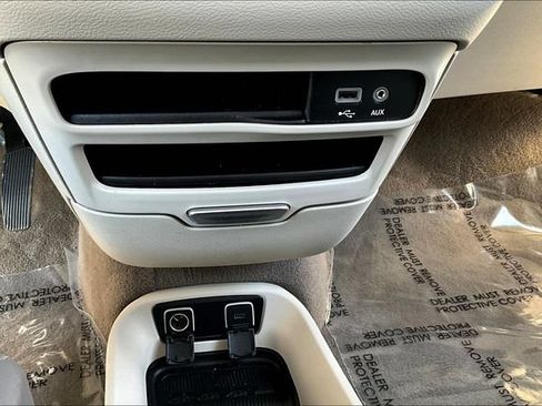 Used 2018 Chrysler Pacifica Touring-L FWD image 14