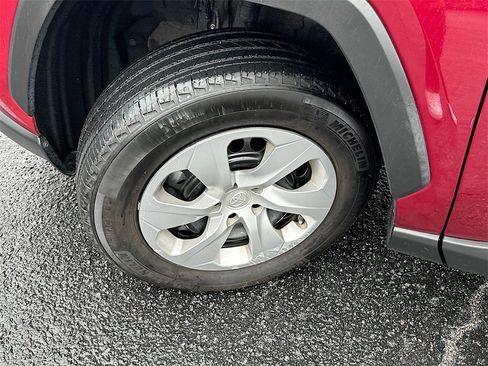 Used 2022 Toyota RAV4 LE image 24