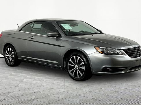 Used 2011 Chrysler 200 S FWD image 3