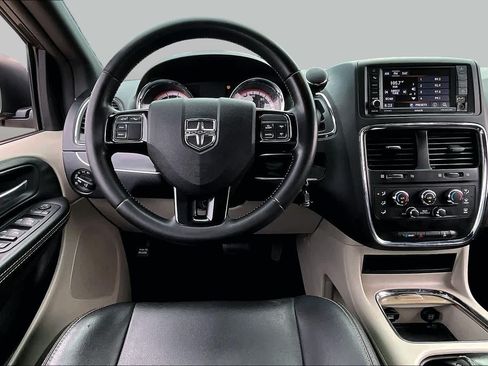 Used 2020 Dodge Grand Caravan SXT FWD image 6