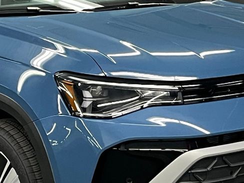 New 2025 Volkswagen Taos SE image 41