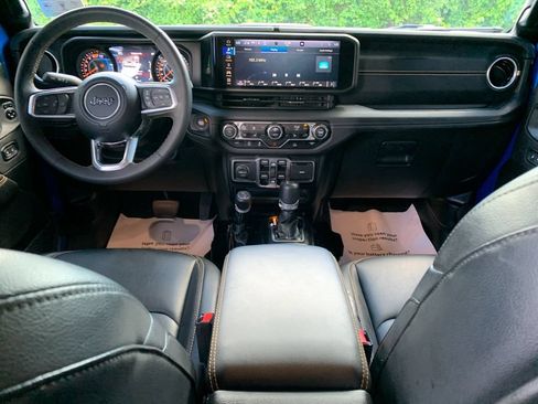 Used 2024 Jeep Wrangler Unlimited Sahara AWD/4WD image 16