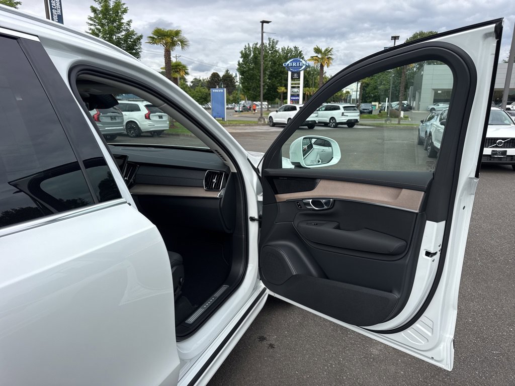 New 2026 Volvo XC90 T8 Plus w/ Protection Package AWD/4WD image 19