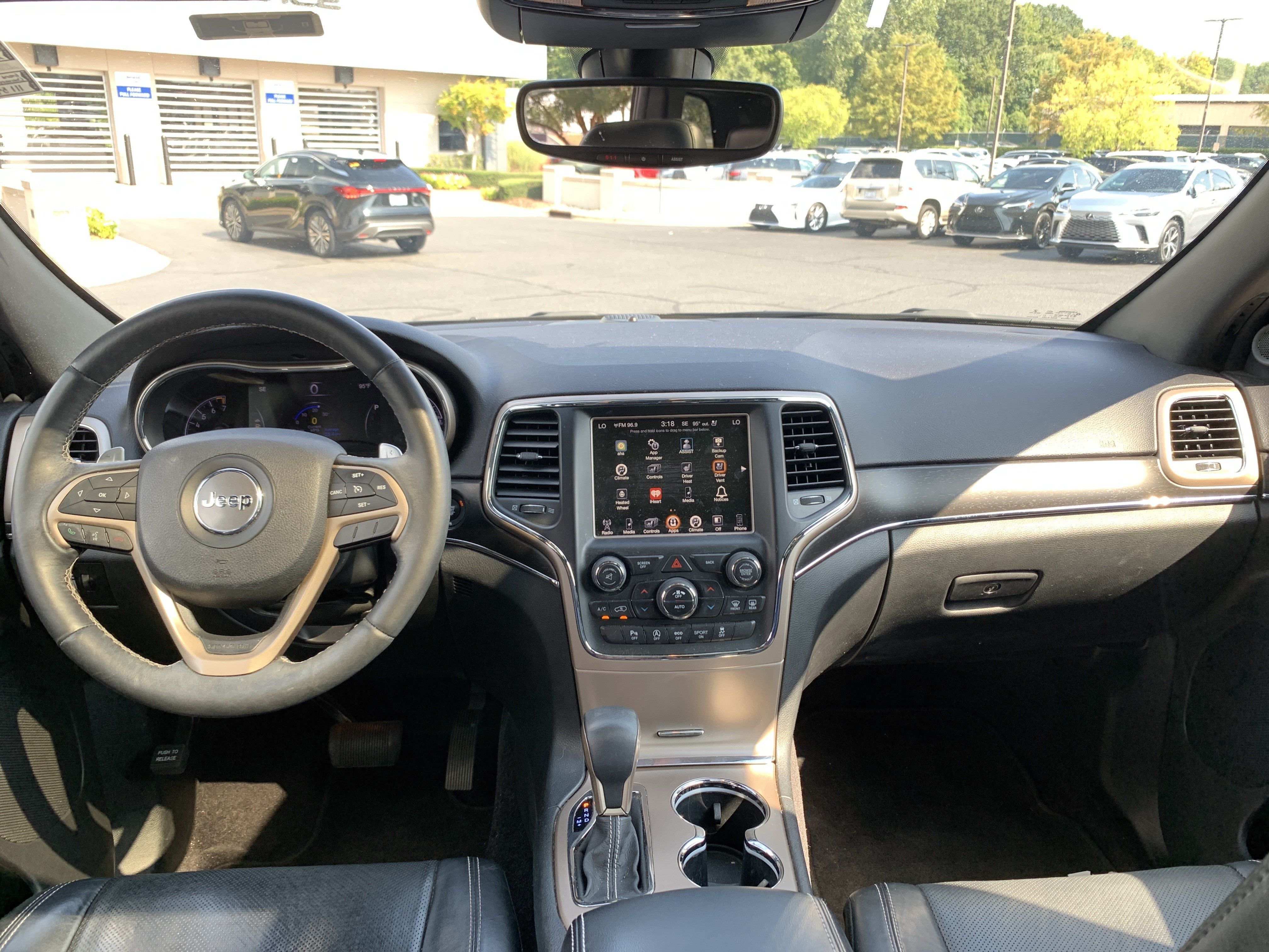 Used 2017 Jeep Grand Cherokee Limited w/ Luxury Group II AWD/4WD image 30