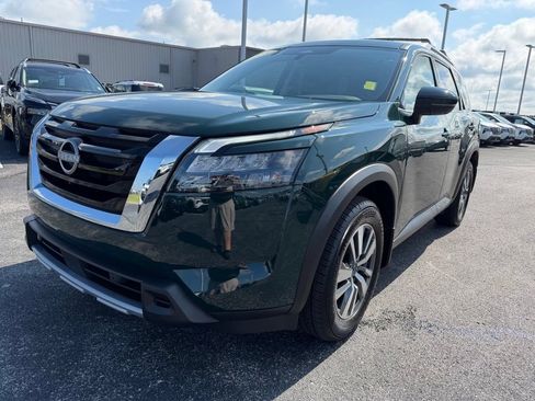 Used 2025 Nissan Pathfinder SL FWD image 43