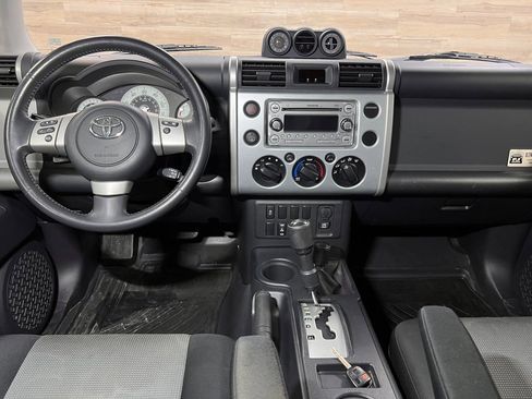 Used 2014 Toyota FJ Cruiser 4WD image 2