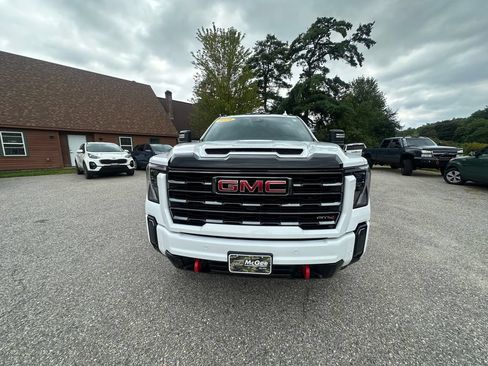 Used 2024 GMC Sierra 2500 AT4 w/ AT4 Preferred Package AWD/4WD image 8