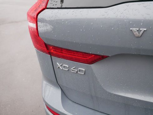 Used 2023 Volvo XC60 B5 Core image 17