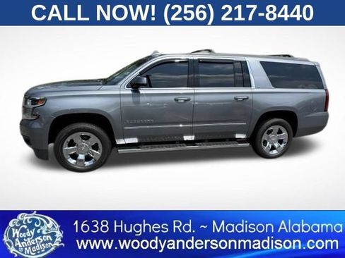Used 2019 Chevrolet Suburban LT w/ LT Signature Package RWD image 3