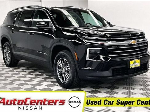 Used 2025 Chevrolet Traverse LT AWD/4WD image 1