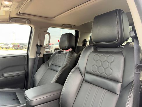 Certified 2024 Nissan Frontier SL w/ Technology Package RWD image 9