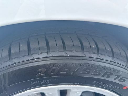Used 2018 Chevrolet Cruze LT FWD image 38