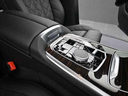 New 2026 BMW X7 xDrive40i w/ Premium Package image 23