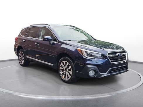 Used 2018 Subaru Outback 3.6R Touring w/ Popular Package #3 AWD/4WD image 3