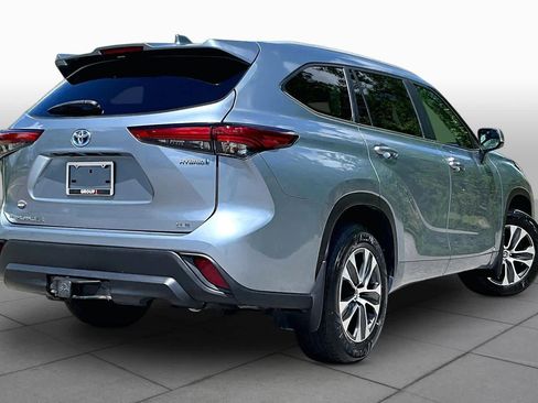 Used 2023 Toyota Highlander XLE AWD/4WD image 13
