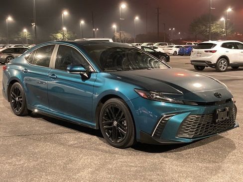 Certified 2025 Toyota Camry SE image 3