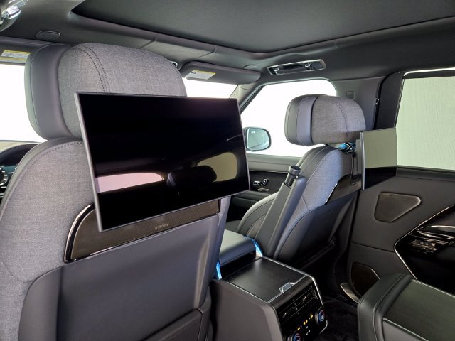 New 2026 Land Rover Range Rover SV AWD/4WD image 15