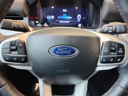 Used 2025 Ford Explorer Active image 19
