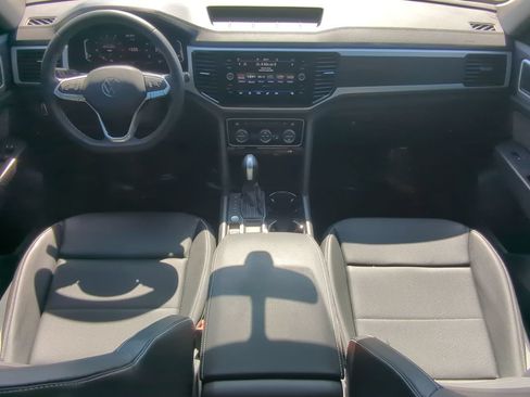 Used 2023 Volkswagen Atlas SE w/ Panoramic Sunroof Package FWD image 16