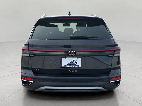 New 2026 Volkswagen Taos SE FWD image 6
