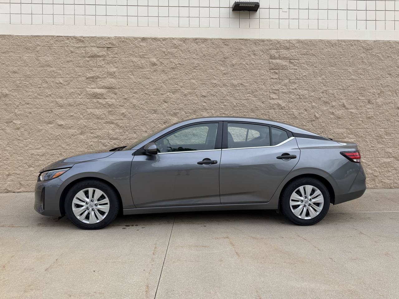 Used 2024 Nissan Sentra S FWD image 2
