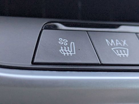 Used 2023 BMW X6 xDrive40i w/ M Sport Package image 21