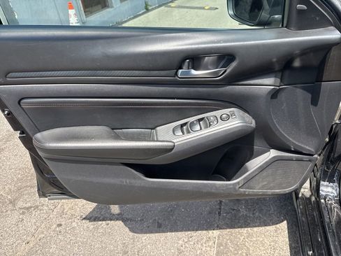 Used 2020 Nissan Altima 2.5 SR FWD image 28