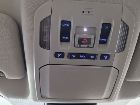 Used 2022 Toyota Highlander Limited image 16