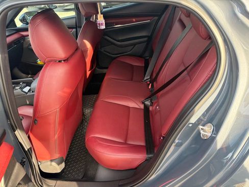 Used 2021 MAZDA MAZDA3 Hatchback w/Premium Plus Pkg image 12