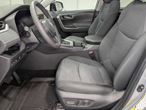 Used 2025 Toyota RAV4 XLE image 4