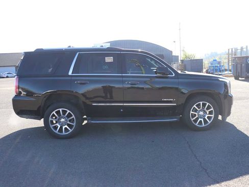 Used 2017 GMC Yukon Denali image 4