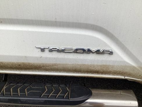 Used 2025 Toyota Tacoma SR5 image 10