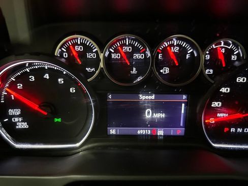Used 2021 Chevrolet Silverado 1500 LT AWD/4WD image 48