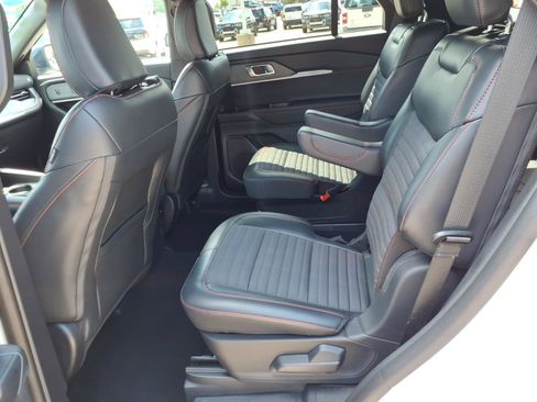 Used 2025 Ford Explorer ST-Line AWD/4WD image 13