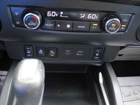 Used 2022 Nissan Frontier SV AWD/4WD image 16