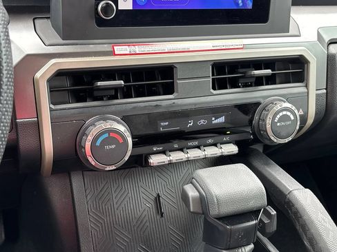 Used 2025 Toyota Tacoma SR5 AWD/4WD image 10
