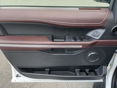 Used 2024 Ford Expedition Limited image 16