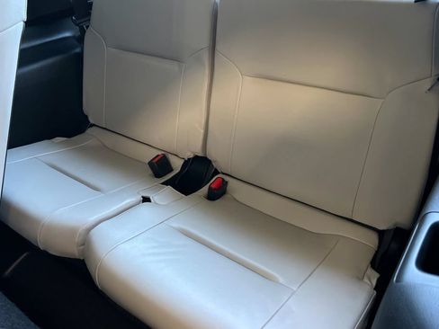 Used 2023 Mitsubishi Outlander SEL FWD image 17